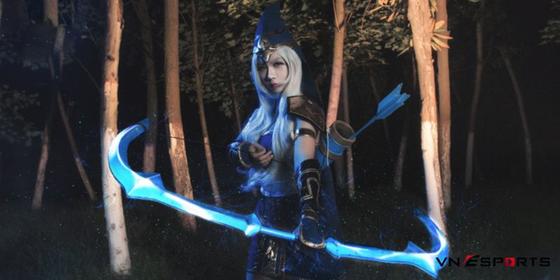 Nữ cosplay Ashe chỉn chu