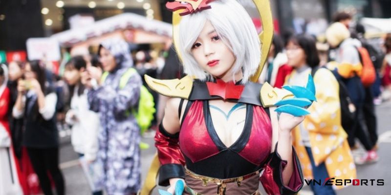 Cosplay Elise bởi Streamer người Việt