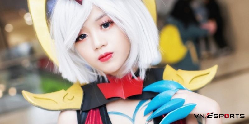 Streamer Việt cosplay Elise