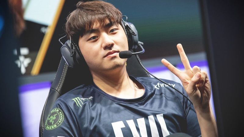 Deft - Chàng Alpaca nổi tiếng của giới Esports