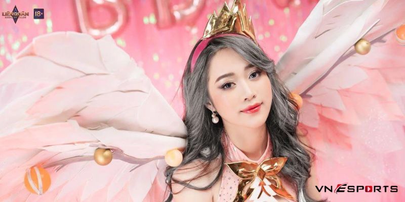 Phạm Thu Hằng cosplay liên quân vô cùng xinh đẹp