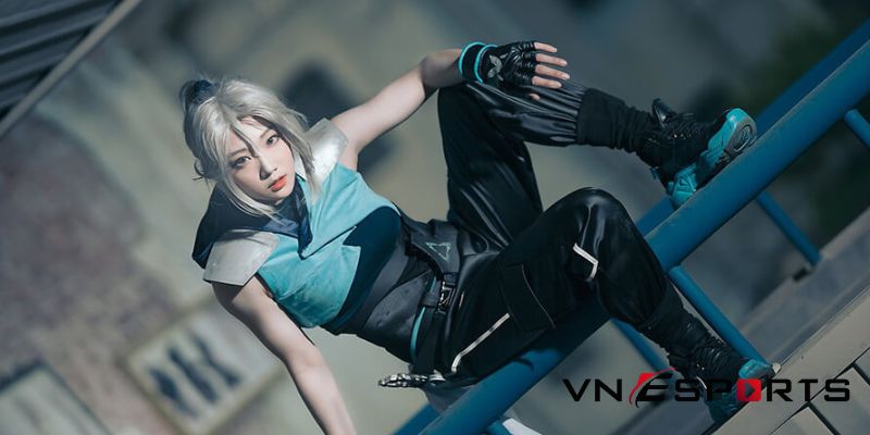 Jett cosplay bới nữ game thủ Charess (2)