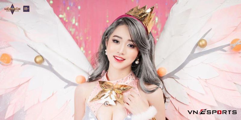 Nụ cười tươi tắn khi cosplay liên quân của Phạm Thu Hằng