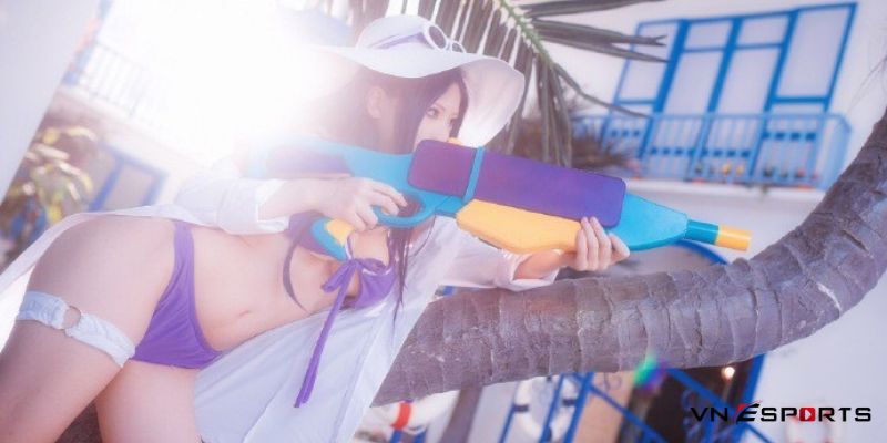 cosplay-caitlyn-tiec-be-boi-5 Cosplay Caitlyn tạo dáng ngắm bắn